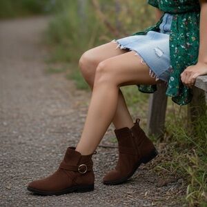 See by Chloé Lyna Suede Ankle Boots Brown Gold Buckle Women’s Size 40.5(US 10.5)